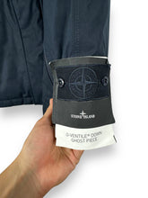 Lade das Bild in den Galerie-Viewer, Stone Island Ghost Edition Daunenweste
