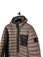 Lade das Bild in den Galerie-Viewer, Stone Island Garment Dyed Micro Yarn Light Daunenjacke
