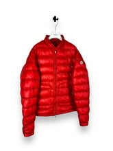 Lade das Bild in den Galerie-Viewer, Moncler Acorus Light Daunenjacke
