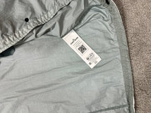 Lade das Bild in den Galerie-Viewer, Stone Island Rip Stop Prismatico Marina Jacke
