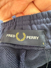 Lade das Bild in den Galerie-Viewer, Fred Perry Jogginghose
