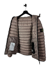 Lade das Bild in den Galerie-Viewer, Stone Island Garment Dyed Micro Yarn Light Daunenjacke
